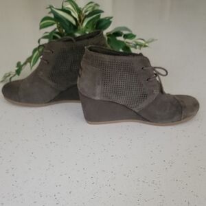 Toms Olive Brown Wedge Shoes with Lace-Up Design